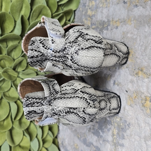 Jolimall Snakeskin Wedge - Picture 4 of 10